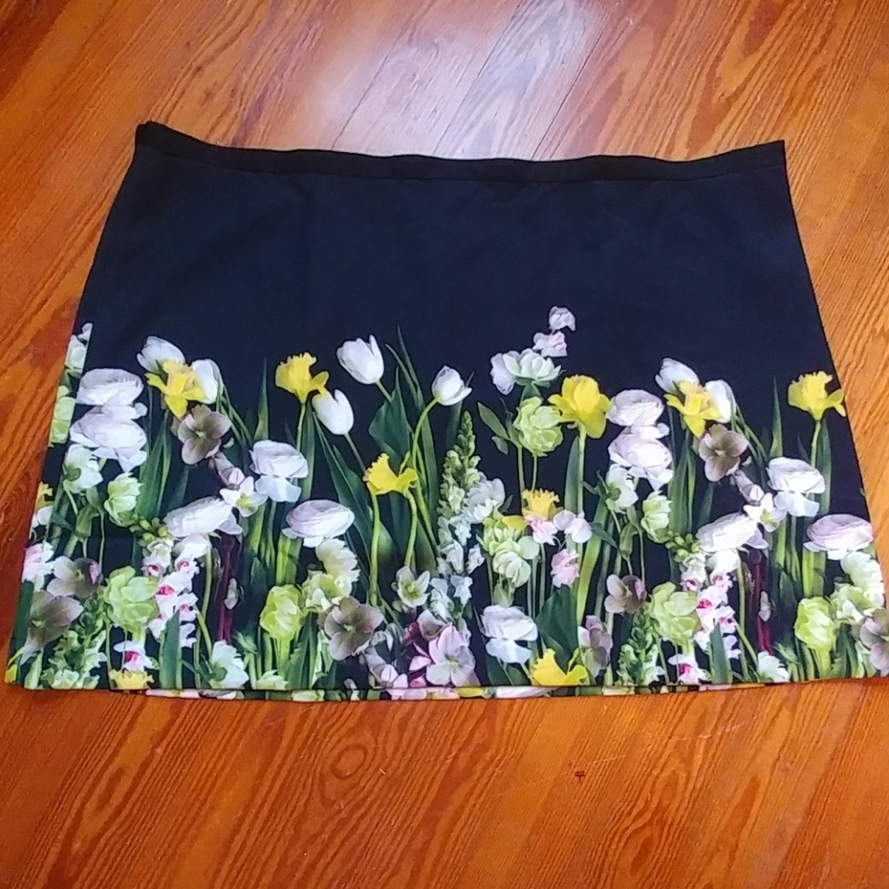 NWT Plus Size Victoria Beckham black floral skirt